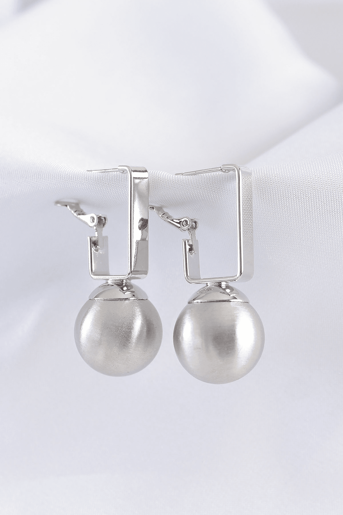 Pirinç Gümüş Renk Dikdörtgen Detay Oval Küpe 5886