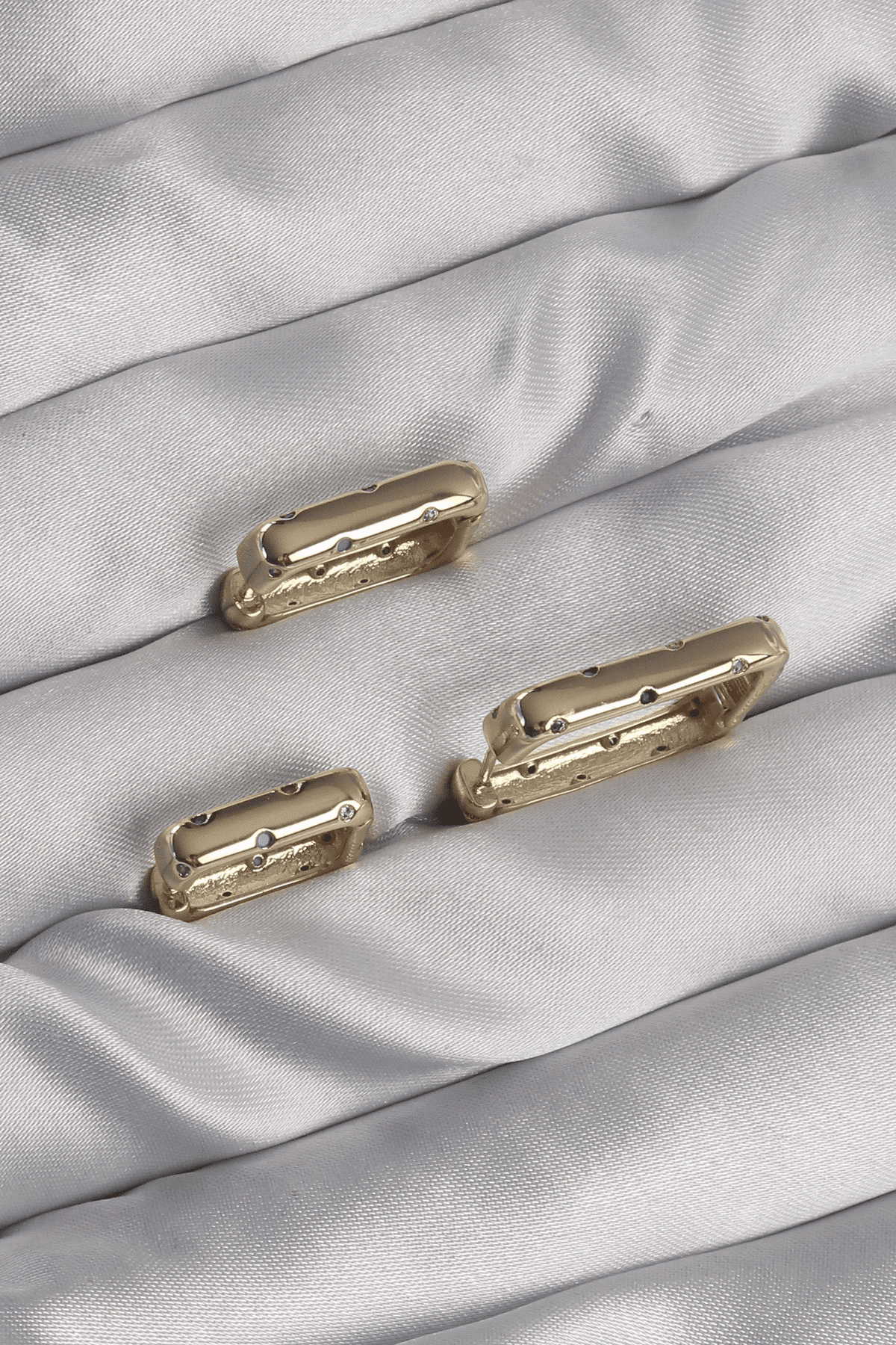 Pirinç Gold Renk Renkli Zirkon Taşlı Kare Model Küpe Seti 5886