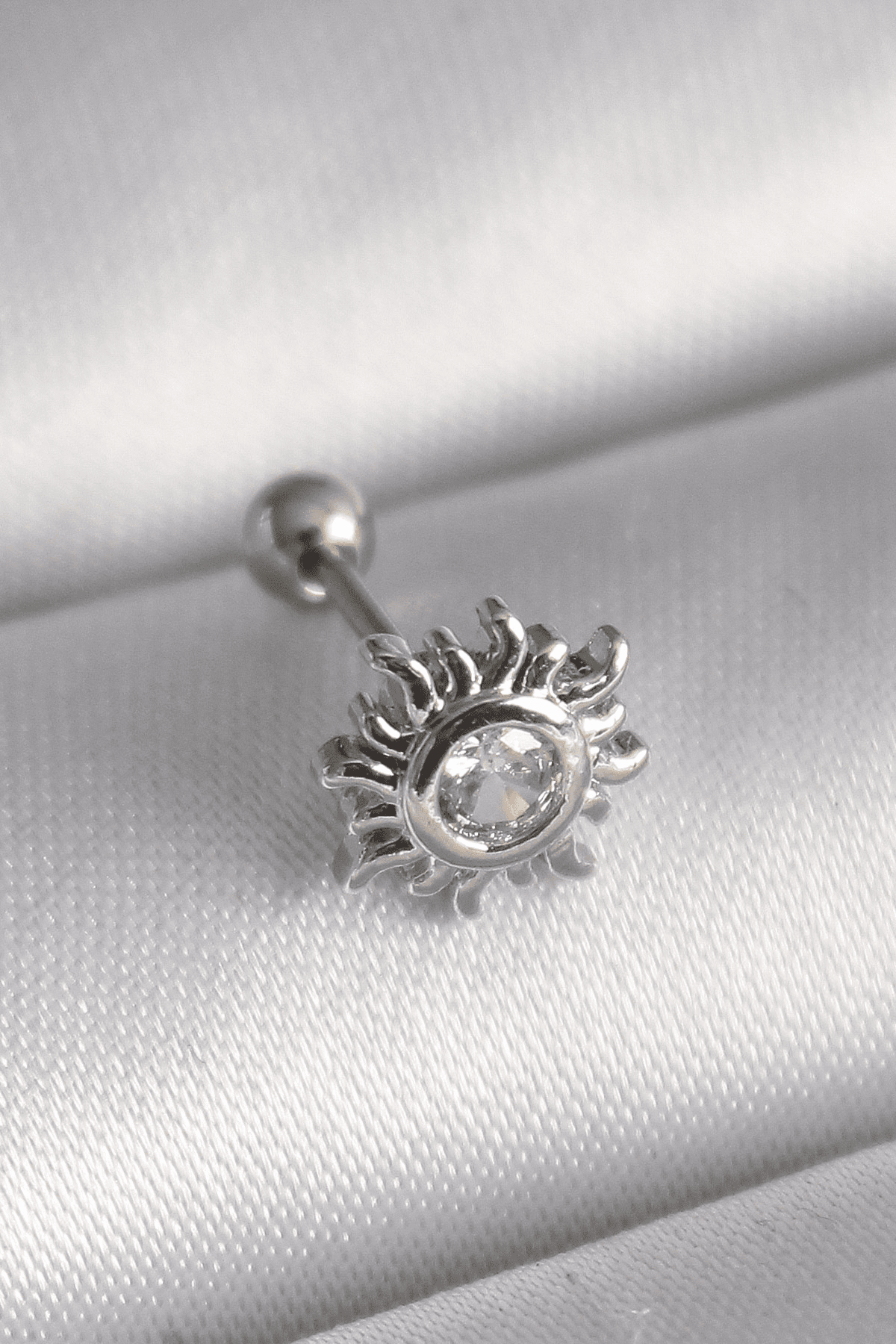 316L Çelik Gümüş Renk Zirkon Taşlı Güneş Tragus Piercing 5886