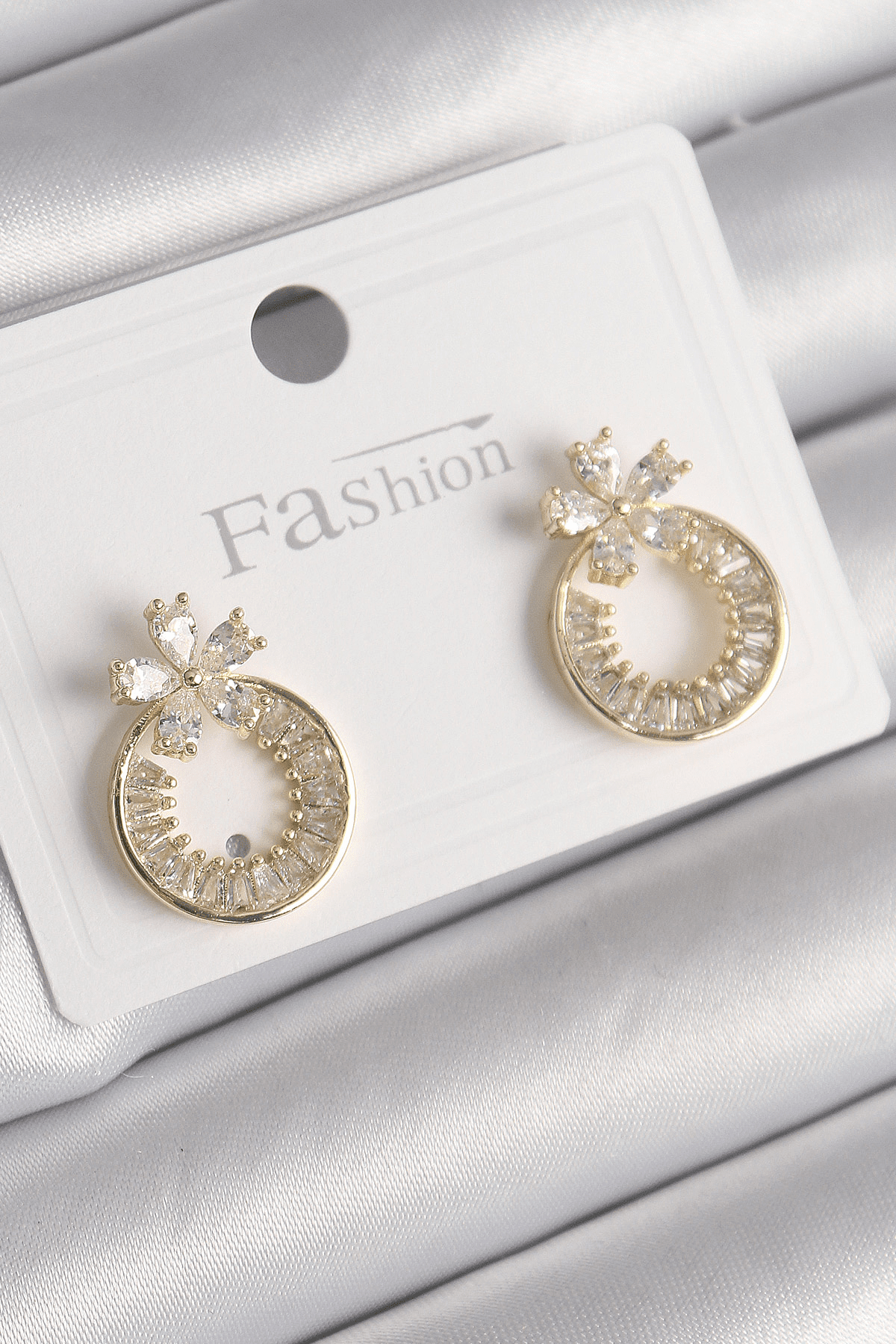 Pirinç Gold Renk Zirkon Taşlı Halka Model Çiçek Figür Kadın Küpe 5886