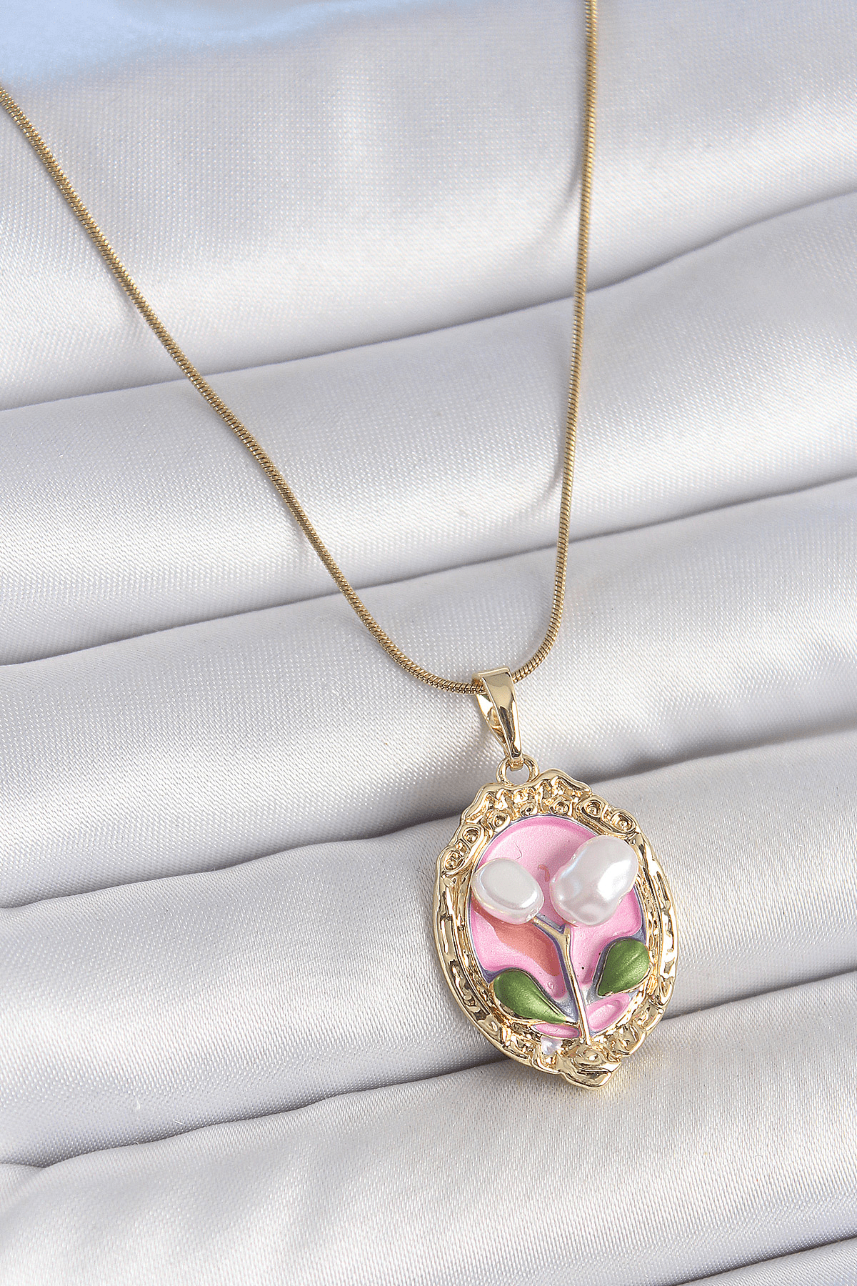 316L Çelik Gold Renk Zincir Pembe Mineli İncili Çiçek İşlemeli Portre Model Kadın Kolye 5886