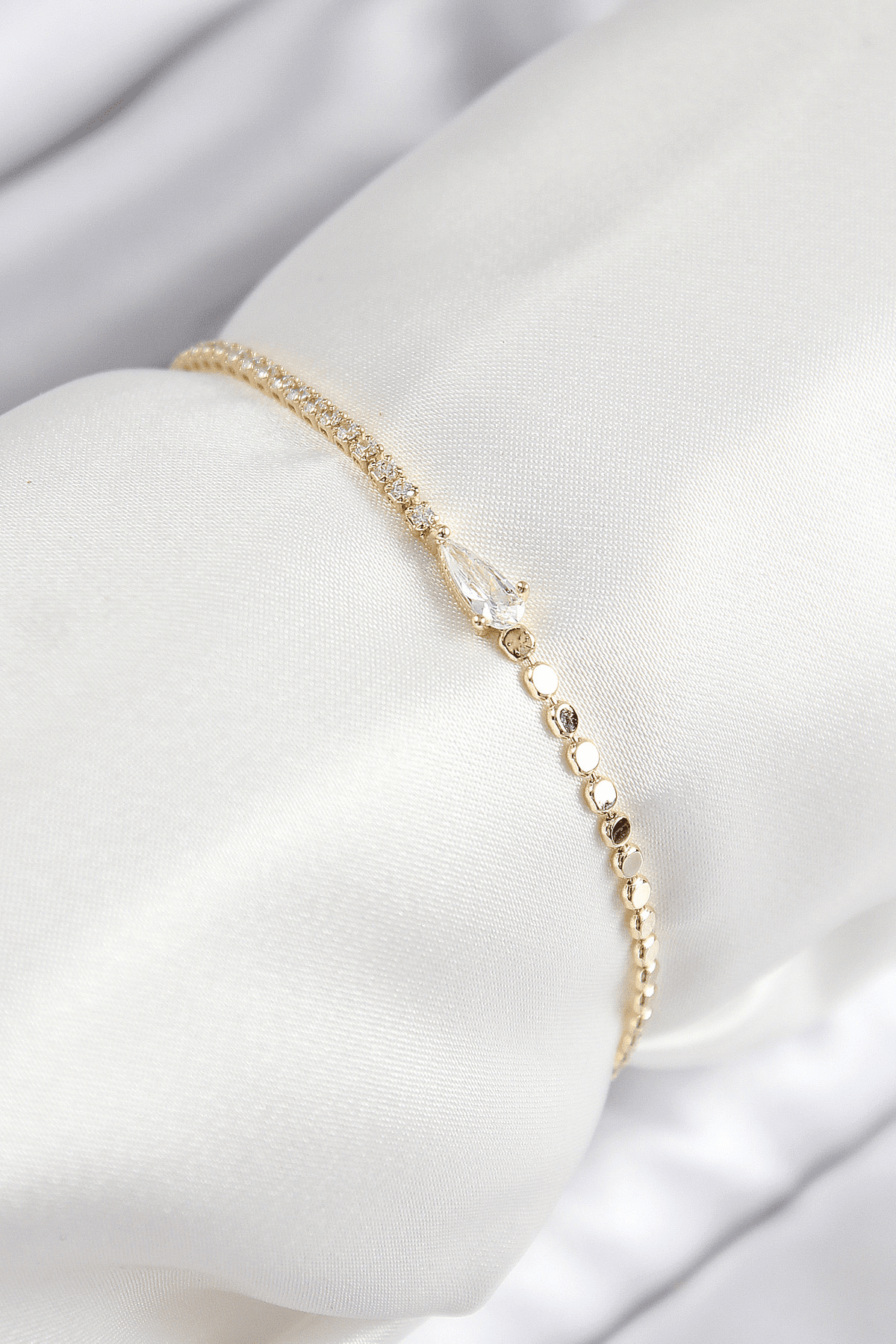 Pirinç Zirkon Taşlı Damla Model Ezme Zincir Gold Renk Kadın Bileklik 5886
