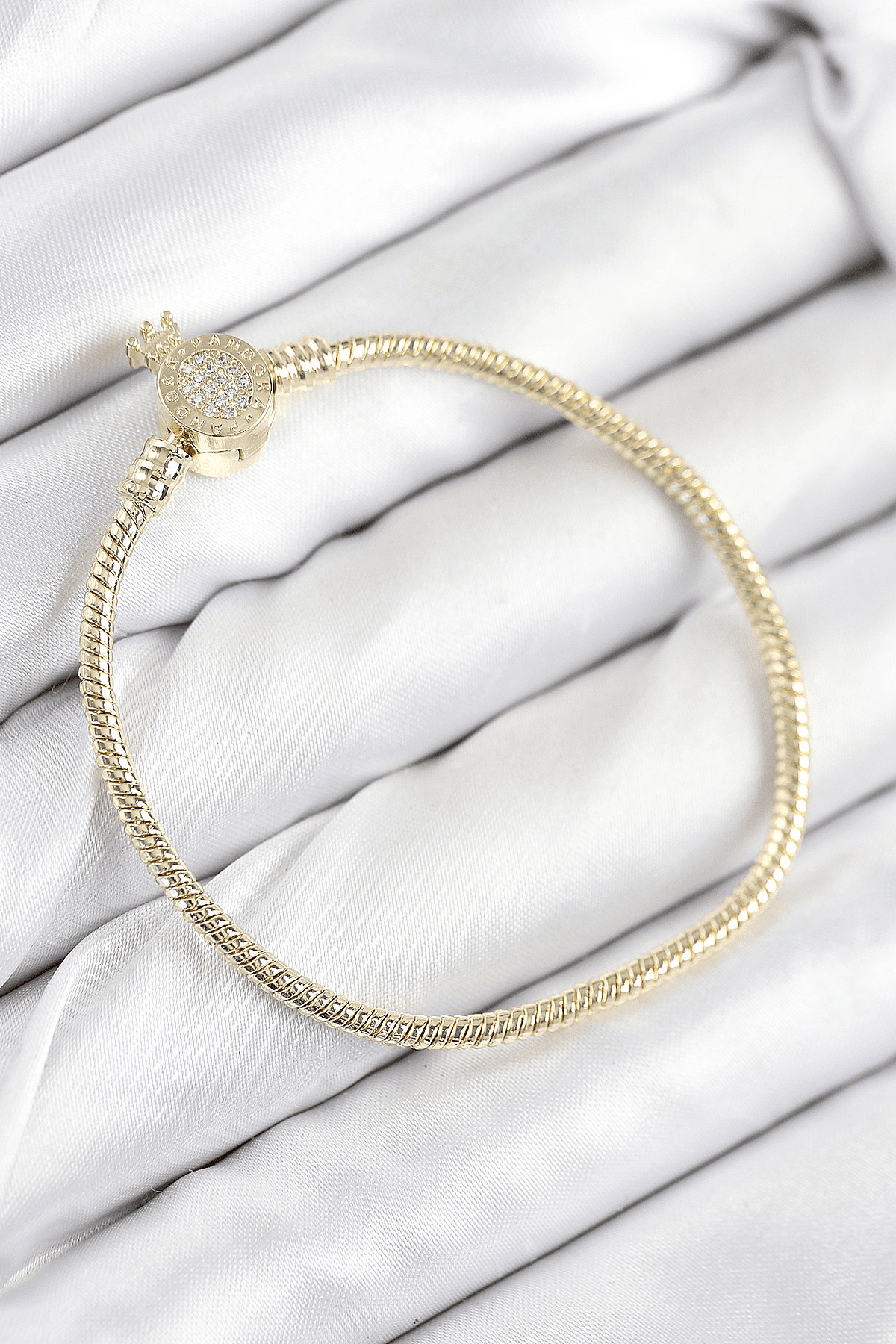 Pirinç Charm Zirkon Taşlı Taç Model Gold Renk Kadın Bileklik 5886