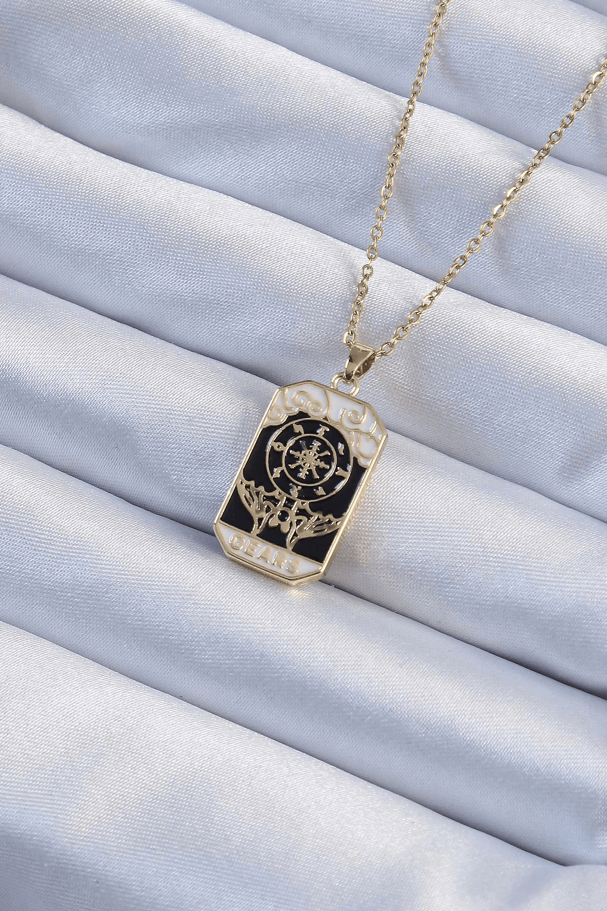 316L Çelik Zincir Altın Renk İşlemeli Siyah Mineli Tarot Kolye 5886